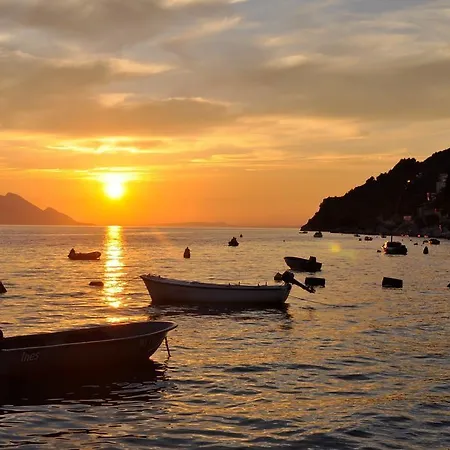 Galeb アパート *