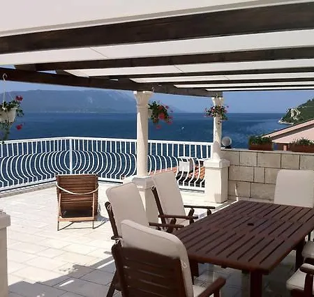 Galeb Komarna