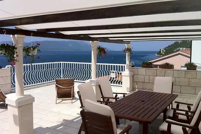 Galeb Komarna